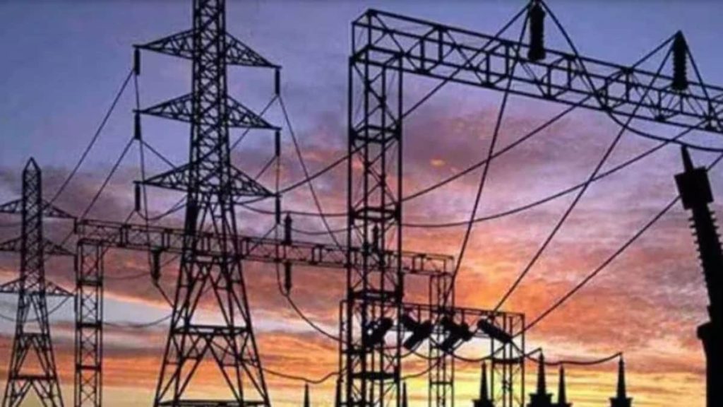 6885f26cc0561-purvanchal-electricity-engineer-suspended-for-misbehaving-27332711-16x9