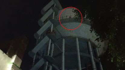 teen-climbed-water-tank_95891440826236688ac3400aa2909dcf